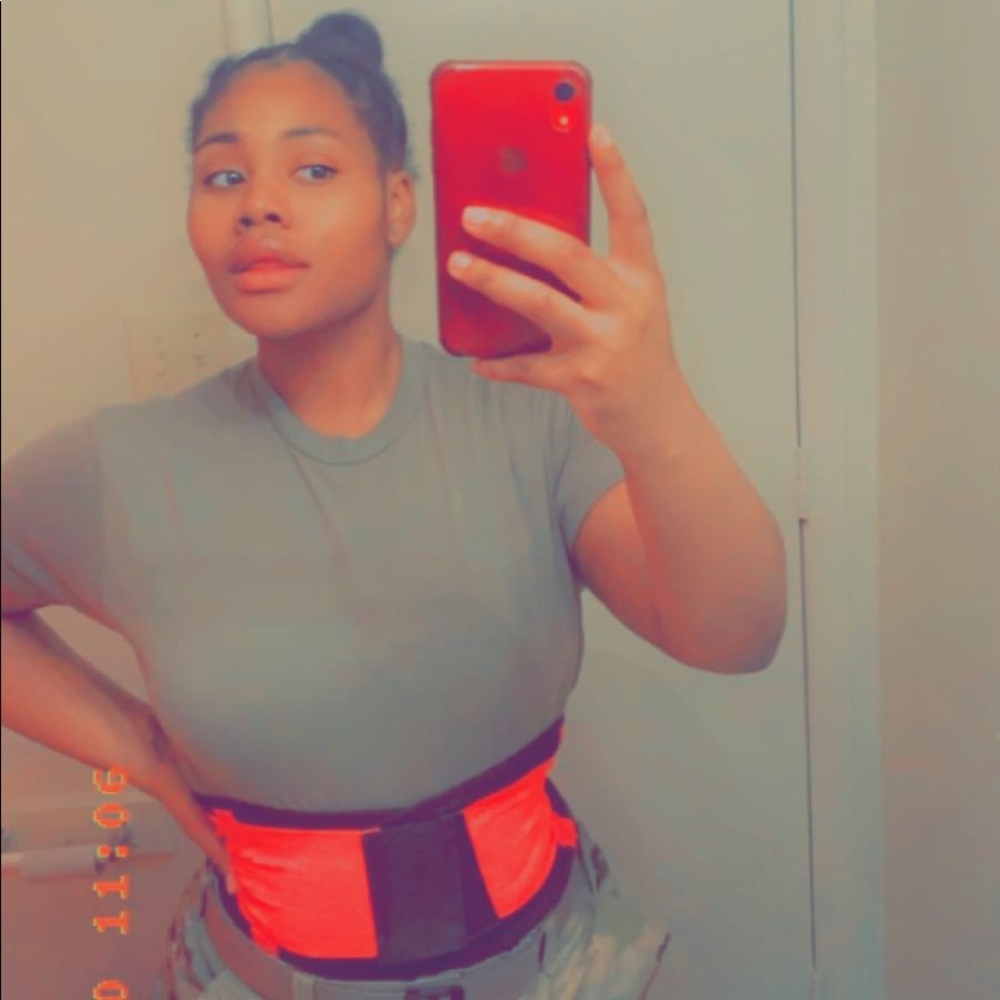 Meet your Posher, Izayveia